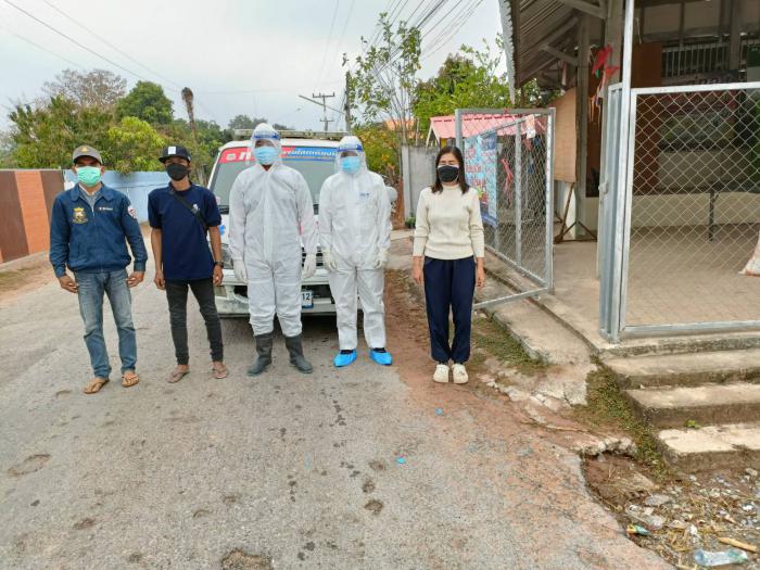 องค์การบริหารส่วนตำบลกู่ทองร่วมกับมูลนิธิอโศก ฉีดพ่นยาฆ่าเชื้อที่อยู่อาศัยผู้ติดเชื้อโควิด ในพื้นที่ตำบลกู่ทอง