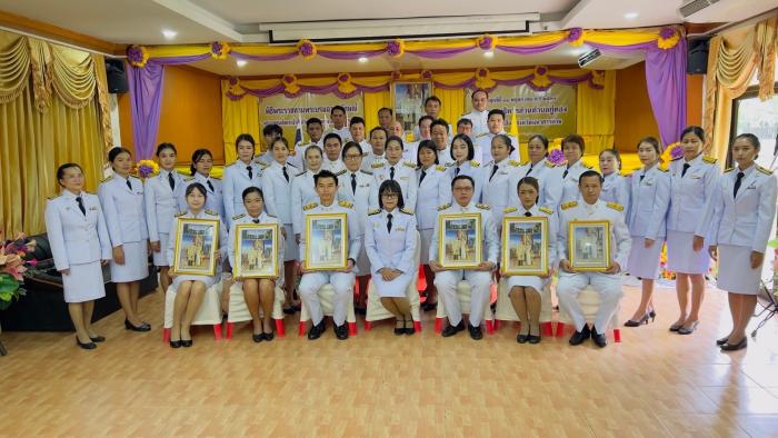พิธีรับพระราชทานพระบรมฉายาลักษณ์พระบาทสมเด็จพระเจ้าอยู่หัวที่ฉายกับสมเด็จพระนางเจ้าฯ พระบรมราชินี องค์การบริหารส่วนตำบลกู่ทอง