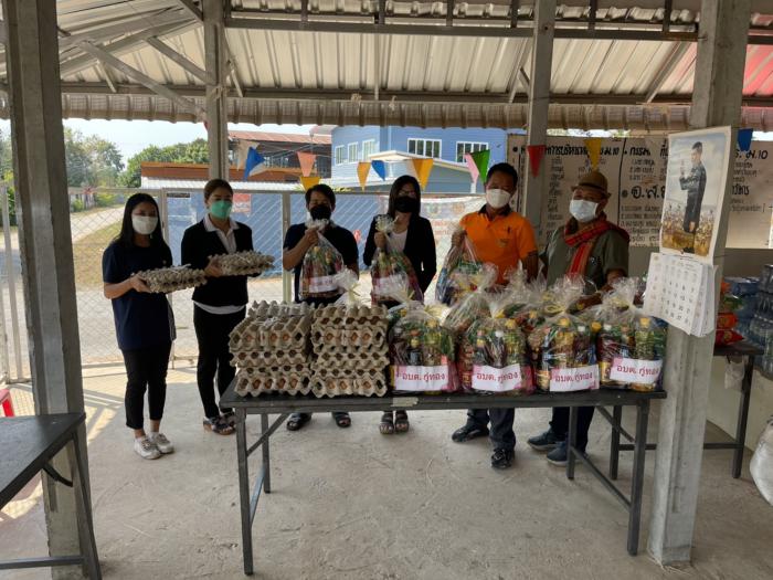 องค์การบริหารส่วนตำบลกู่ทอง ได้ดำเนินการมอบถุงยังชีพอุปโภคบริโภค ให้ผู้ที่ได้รับผลกระทบสัมผัสกับผู้ป่วยโรคติดเชื้อไวรัสโคโรนา -2019 และผู้กักตัวสังเกตอาการในพื้นที่ตำบลกู่ทอง หมู่ที่ 10 จำนวน  15 ชุด 15 ครัวเรือนค่ะ